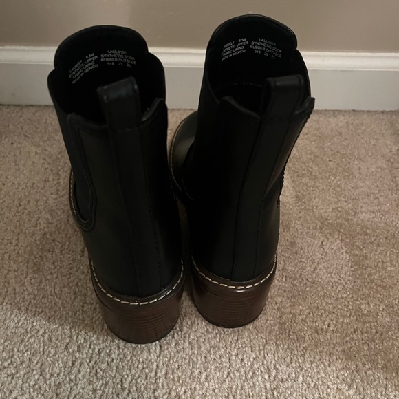 Steve Madden Laurely Chelsea Bootie 👢 - Picture 4 of 16